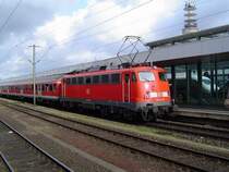 BR110 473-6 (B�gelfalten-110) mit ihrem RE abfahrbereit in Hannover Hbf. (21.03.04)