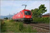 Die beiden Wien S�dbahnhofer 1116 050 und 040 bringen am 29.06.07 bei Rosenheim den OEC 561  EUROP�ISCHER COMPUTER F�HRERSCHEIN  von Bregenz nach Wien West. Nach dieser Aufnahme wurde ich von einer Anwohnerin gefragt ob ich Suizid begehen wolle weil ich in der N�he des Gleisk�rpers stand...