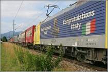 Die Seitenw�nde der E189 917RT tragen ein Bild von dem Kapit�n Fabio Cannavaro und den Aufschriften  World Champion  und  Congratulations Italy“. Aufgenommen w�hrend der Fahrt nach M�nchen. (29.06.07)