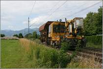 Nach 68 Minuten kommt der SKL (Schwerlastkleinwagen) der DB Netz AG mit dem Fc Wagen aus Kiefersfelden zur�ck und f�hrt nach Rosenheim. (29.06.07)