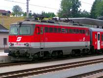 1142587-3 f�hrt mit REX 1673 in den Bhf. Frankenmarkt; 070808