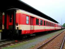 Bp 5081 2935_035-3 + 086-6 der Erlebnisbahn stehen f�r einen Milit�rtransport am Bhf. RIED i.I. bereit; 070803 