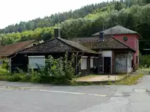 Die ehemalige Bahnhofsgaststätte  Ahornklause  am 25.08.2021 am nicht mehr genutzten Bahnhof Heigenbrücken.