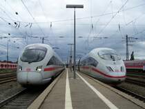 Links: ein ICE-T(ea) :-)) nach M�nchen Hbf, und rechts ein ICE-3 nach Dortmund Hbf. Aufgenommen am 9.August 2007