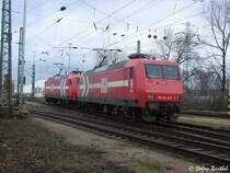 145 CL -013 und 014 rangieren in Hamburg Hohe Schaar. Vorher haben sie einen Kesselwagen - Ganzzug hierher gebracht. Fr�her wurden die Z�ge von der mittlerweile insolventen Karsdorfer Eisenbahngesellschaft mbH (KEG) bespannt.