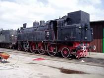 Dampflokomotive 77.28 der �GEG in Ampflwang (O�) am 12.4.2004