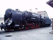 Dampflokomotive 12.14 der �GEG bei Wartungsarbeiten in Ampflwang am 12.4.2004