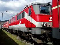 E-Lok der Baureihe 1010 abgestellt am Gel�nde der �GEG in Ampflwang (O�) am 12.4.2004
