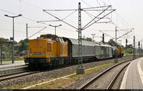 Sommerzeit ist Unkrautzeit:
Auf Gleis 12 in Halle(Saale)Hbf hat ein Unkrautvernichtungszug mit den beiden DR V 100.1 namens 203 314-0 (202 751-4 | 112 751-3 | 110 751-5) und 203 303-3 (202 679-7 | 112 679-6 | 110 679-8) unerwartet Halt gemacht.

🧰 DB Netz AG
🕓 24.7.2021 | 12:18 Uhr

(Gegenlicht-Aufnahme)