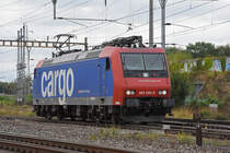 Re 482 020-5 durchfährt solo den Bahnhof Pratteln. Die Aufnahme stammt vom 16.09.2021.