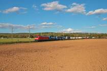 DB Cargo Bombardier Traxx 185 256-5 mit KLV Zug in Walluf am 16.10.21