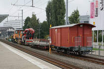 REGIONALVERKEHR BERN-SOLOTHURN (RBS).
Am 9. Oktober 2021 wurden mehrere Bauzüge verewigt.
Auf der Station Shoppyland mit Tmf 2/2 167  MAX  + X 701 + X 711 + G 513 als Gleisbauwagen.
Foto: Walter Ruetsch 