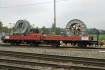 REGIONALVERKEHR BERN-SOLOTHURN (RBS).
Am 9. Oktober 2021 wurden mehrere Bauzüge verewigt.
In Büren zum Hof mit Tmf 2/2 165 + K 523 + K 524 beladen mit Kabelrollen.
Foto: Walter Ruetsch