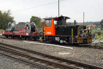 REGIONALVERKEHR BERN-SOLOTHURN (RBS).
Am 9. Oktober 2021 wurden mehrere Bauzüge verewigt.
In Büren zum Hof mit Tmf 2/2 165 + K 523 + K 524 beladen mit Kabelrollen.
Foto: Walter Ruetsch