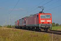 Am 08.10.21 schleppte 143 661 die beiden  Miete mich -Maschinen 143 250 und 112 170 durch Gräfenhainichen Richtung Bitterfeld.