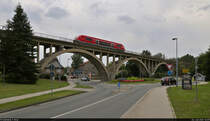 641 003-8 (Alstom Coradia A TER) auf dem 271 Meter langen Viadukt Mücheln zwischen dem Hp Mücheln(Geiseltal) Stadt und dem Endbahnhof Mücheln(Geiseltal).

🧰 Elster-Geiseltal-Netz (DB Regio Südost)
🚝 RB 16823 (RB78) Merseburg Hbf–Mücheln(Geiseltal)
🚩 Bahnstrecke Merseburg–Querfurt (Geiseltalbahn | KBS 586)
🕓 24.7.2021 | 16:09 Uhr