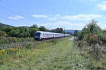 Mir unbekannter IC kommt Steuerwagen voraus aus Weinheim Bergstraße gen Heppenheim bei Weinheim Nordstadt am 21.9.2021 gefahren.