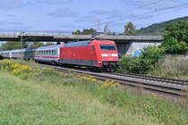 Der mir unbekannte IC der aus Weinheim Hbf kommend gen Heppenheim fahrend war, wurde von der 101 029-7 am 21.9.2021 geschoben.