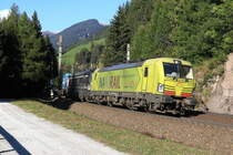 TXLogistik 193 559-2  Naturail  & MRCE 193 647-5  Every Connection  vor einem schweren KLV Zug Richtung Italien. Aufgenommen bei Gries am Brenner am 09.10.2021