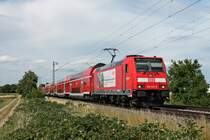 Mit einer RB (Freiburg (Brsg) Hbf - Basel Bad Bf) fuhr am Nachmittag des 08.07.2020 die Freiburger 146 220-9  Kein Job wie jeder andere: Triebfahrzeugführer (w/m) bei der DB  südlich voin Buggingen durchs Rheintal in Richtung Müllheim (Baden).