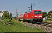146 207-6 zieht drei Doppelstockwagen in Salach, Süßener Straße. Die Zugzielanzeige steht fälschlicherweise noch auf  Lindau Hbf  - nun heißt er ja  Lindau-Insel .

🧰 DB ZugBus Regionalverkehr Alb-Bodensee GmbH (RAB | DB Regio Baden-Württemberg)
🚝 RE 4217 (RE5) Stuttgart Hbf–Lindau-Insel
🚩 Bahnstrecke Stuttgart–Ulm (Filstalbahn | KBS 750)
🕓 30.7.2021 | 12:40 Uhr