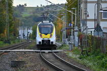 8442 108 der den Zugschluß des RE 10a nach Heilbronn markiert ist hier in Höhe des Bahnsteigs Gleis 2 zusehen. 23.10.2021
Standort Bahnsteig Gleis 1, Foto mit meimem Tamron 150-600mm G2 gemacht