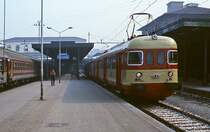 Ein dreiteiliger Nahverkehrstriebwagen der Serie ALe 803 im September 1986 in Bologna C.