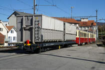 La Traction.
Erinnerung an die 50er Jahre der Chemins de fer du Jura (CJ).
Impressionen vom 23. Oktober 2021 mit dem La Traction ehemals CJ CFe 4/4 601 und Bt 702 von einer herbstlichen Sonderfahrt.
Foto: Walter Ruetsch