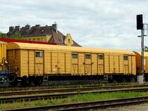 Gabs 33 81(A-RTS)1811 867-2, ist im  Speno-Bauzug  eingereiht, und am Bhf. Ried abgestellt; 210521