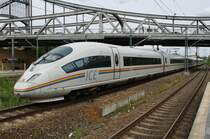 403 022-7  München  verlässt am 07.08.2021 als ICE1004 von München Hauptbahnhof den Bahnhof Berlin Gesundbrunnen in Richtung Osten.