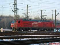 3-7 mit Traxx Werbung steht in Maschen. Beide Stromabnehmer sind aufgrund der K�lte am Netz.