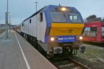 DE 2700-02 / 251 002-2 mit den Wagen des ALPEN-SYLT Nachtexpress von Westerland nach Konstanz/Salzburg am 11.09.2021 im Bahnhof von Westerland (Sylt)