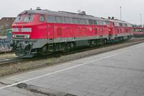 218 390-3 und 218 322-6 auf Rangierfahrt im Bahnhof von Westerland (Sylt) am 11.09.2021