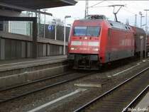 Aufgrund Lokmangels bei Railion kam wohl 101 090-9 zu diesem G�terzug. Sie durchf�hrt hier gerade den Braunschweiger Hbf.