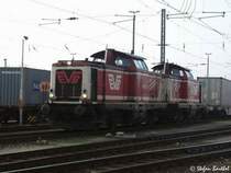 410 01 und 02 der EVB, ex DB BR 212 haben im Betriebsbahnhof Burchardkai gerade die Motoren gestarteet um als LZ zur�ck nach Bremerv�rde zu fahren. Sie hatten einen Containerzug nach Waltershof gebracht.