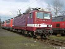 143 911-6 steht im Betriebswerk Braunschweig auf z. Hier neben 110ern, 141ern und 218ern hinter der zweiten Schiebeb�hne.