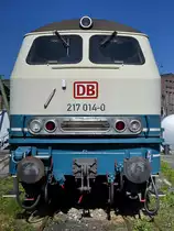 Die 1968 gebaute Diesellokomotive 217 014-0 konnte ich Anfang September 2021 im Eisenbahnmuseum Koblenz ablichten.