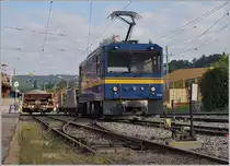 Die MOB Gem 2/2 2504 rangiert in Blonay Schotterwagen.

27. August 2021