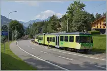 Auf dem Abschnitt von Villars sur Ollon bis Gryon verläuft das Trasse der BVB auf oder unmittelbar neben der Strasse, wie hier in La Barboleuse mit dem nach Bex fahrenden Beh 4/8 92. 

24. August 2021