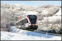 Neuschnee vor Weihnachten ist in den lezten Jahren eher selten gewesen. 
Im vergangenen Jahr war es kurz davor , das es im November Schneit ist aber schon eine gefühlte Ewigkeit her . 

Hier erklimmt ein GTW2/8 die Leibenfelder Höhe am 29.11.2021 bei strahlendem Winterwetter. 