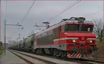 SŽ 363-016 zieht Kesselzug durch Maribor-Tabor Richtung Norden. /17.11.2021
