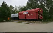 Diese zwei Wagentypen sind bei der LEAG für den Braunkohletransport im Einsatz. Stellvertretend sind diese beiden Exemplare auf dem Parkplatz des Erlebnisparks Teichland (Amt Peitz) ausgestellt. Wagen 40-11433 fasst maximal 80 Tonnen Kohle, Wagen 84-5462 hingegen 60 Tonnen.

🧰 Lausitz Energie Bergbau AG (LEAG)
🚩 Kohleverbindungsbahn Lausitz
🕓 28.8.2021 | 9:08 Uhr