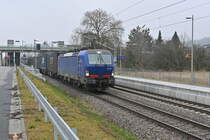 193 492 mit einem Kastelzug in Sulzbach gen Süden fahrend. 14.12.2021