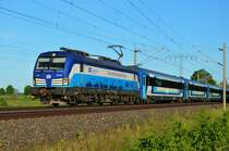 Am 31.05.21 war 193 291  Linda  mit ihrem EC 172 von Budapest auf dem Weg nach Hamburg-Altona. Hier zu sehen bei der Durchfahrt in Vietznitz.