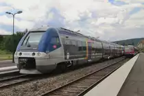 SNCF X-76533 steht am 1 Juni 2014 in Wissembourg für ein Dienst nach Strasbourg.