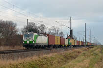 Mit einem Containerzug rollte 193 812 der SETG am 15.12.21 durch Braschwitz Richtung Halle(S).