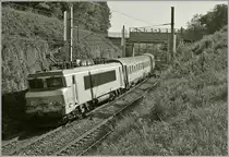 Die SNCF BB 22353 ist mit ihrem TER von Lyon nach Genève zwischen Pogny-Chancy und La Plaine  unterwegs und erreicht in Kürze die Landesgrenze. 

6. September 2021