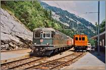 Eine  Re 10/10  mit der Re 6/6 11650  Schönenwerd  an der Spitze ist mit einem Güterzug in Hohtenn auf dem Weg in Richtung Spiez. Rechts im Bild ist der BLS  Te 2/3 31 bzw. Te 215 031-6Te 2/3 zu sehen. 

Ein Analogbild vom Juni 1996
