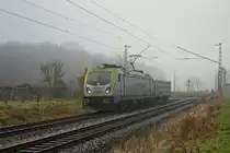 187 013 mit einem sehr kurzen G�terzug bei Hamm-Neustadt (20.12.2021)