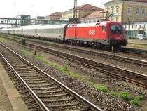 Der �BB Taurus 1116 022-3 mit einem EC in Regensburg HBF am 14.08.2007